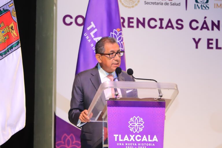 Propone Rector de la UATx acciones de prevención contra cáncer de mama