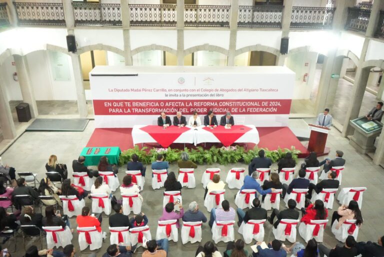 Diputada Madai Pérez acompaña presentación de libro en el Congreso del Estado