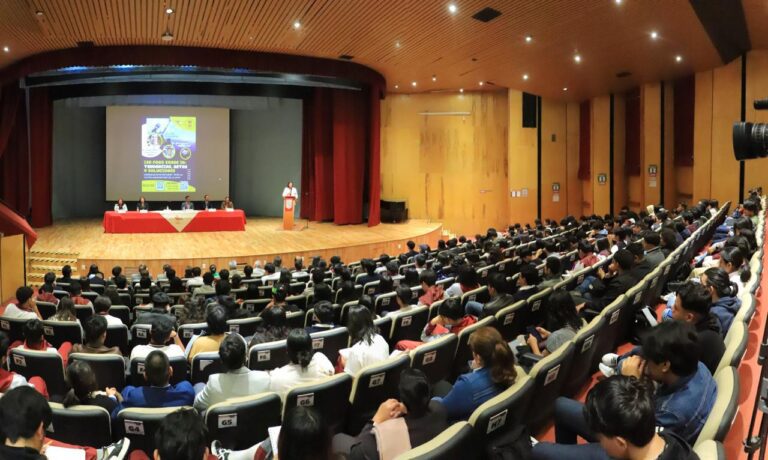 Estudiantes de bachillerato participaron en el «1er. Foro sobre inteligencia artificial» que organizó Ciencias Básicas UATx