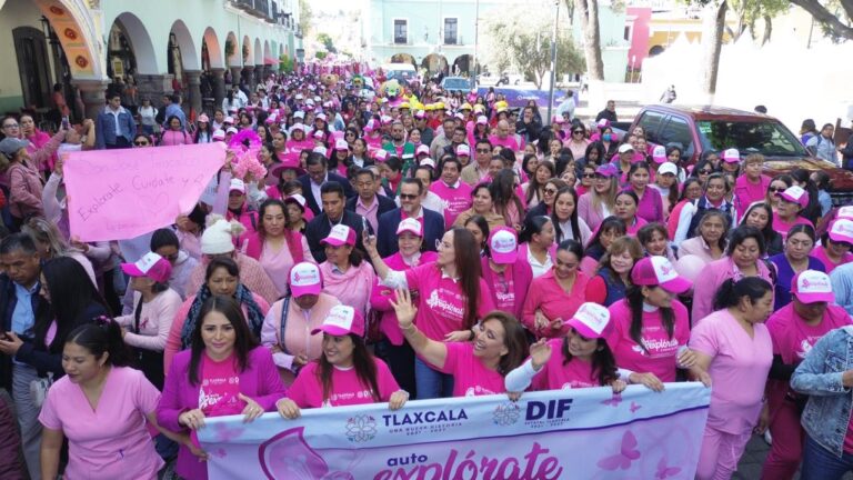 Caminan las Mujeres de Tlaxcala Para Concientizar Sobre el Cáncer de Mama