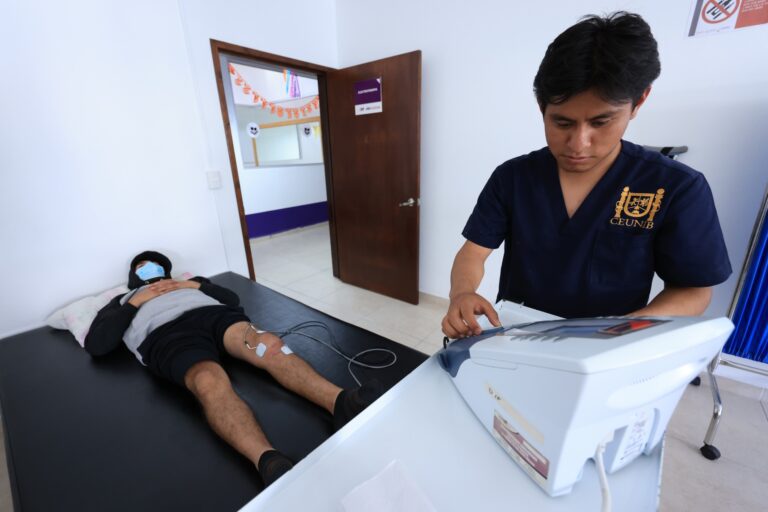 Fortalecen a UBR con equipo para ofrecer mejores terapias