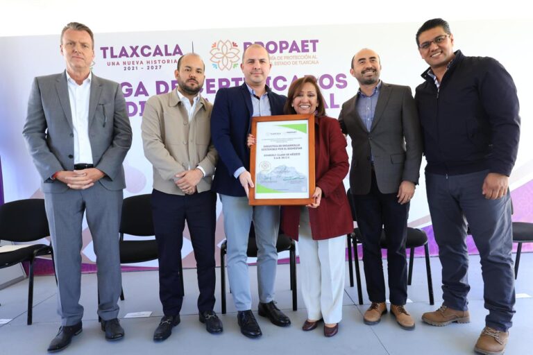 Entrega Gobernadora Lorena Cuéllar Certificados Ambientales