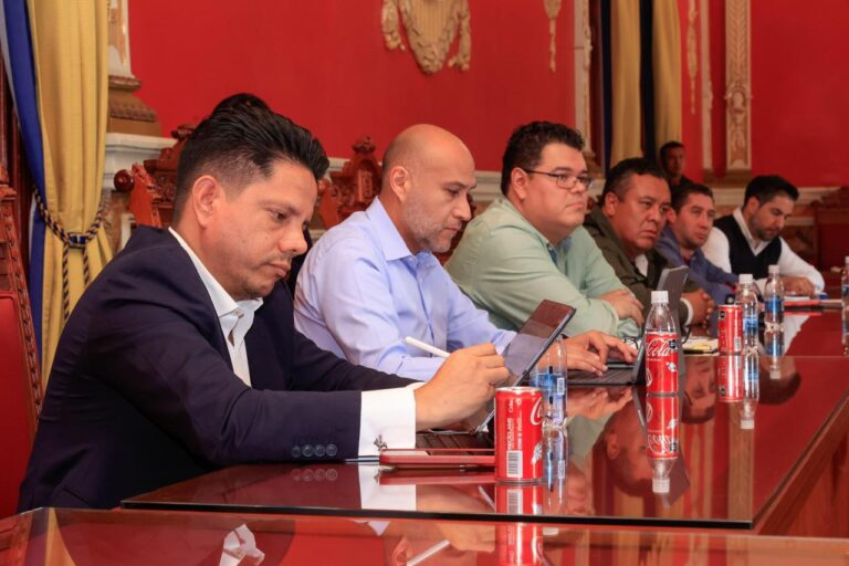 Gobierno estatal signa acuerdo para atender a familias afectadas por explosión en Xaloztoc