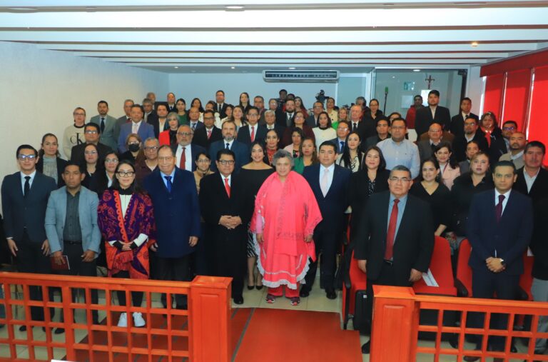 Concluyó en la UATx el Diplomado que impartió la Licenciada Beatriz Paredes