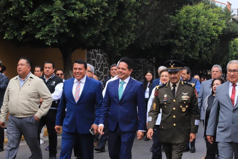 Muestran tlaxcaltecas orgullo y patriotismo en desfile para conmemorar el inicio de la revolución mexicana