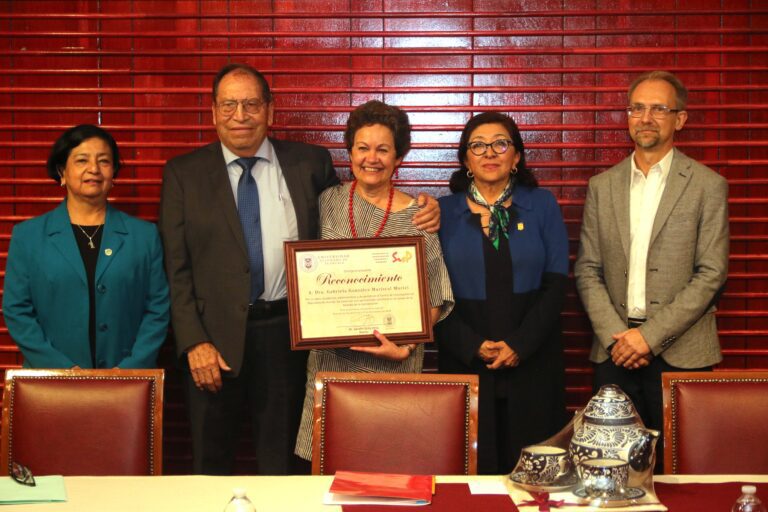 Reconoce la UATx prolífica trayectoria de la Doctora Gabriela González Mariscal Curiel