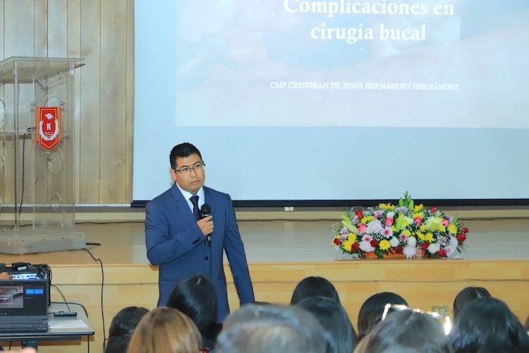 10 Facultad de Odontología de la UATx celebró su Congreso de Egresados B