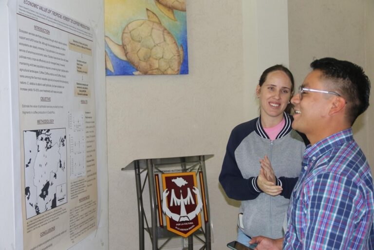 Presentan estudiantes de Maestría UATx práctica en manejo del inglés para acceder a información especializada