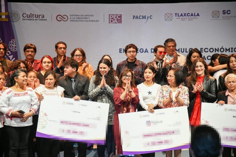 Entrega Gobernadora Estímulos Económicos a Creadores y Artistas