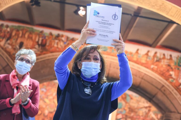 Instituto Nacional de Cancerología Otorga Reconocimiento a Lorena Cuéllar por Calidad del Servicio de Mastografía en el ITAES