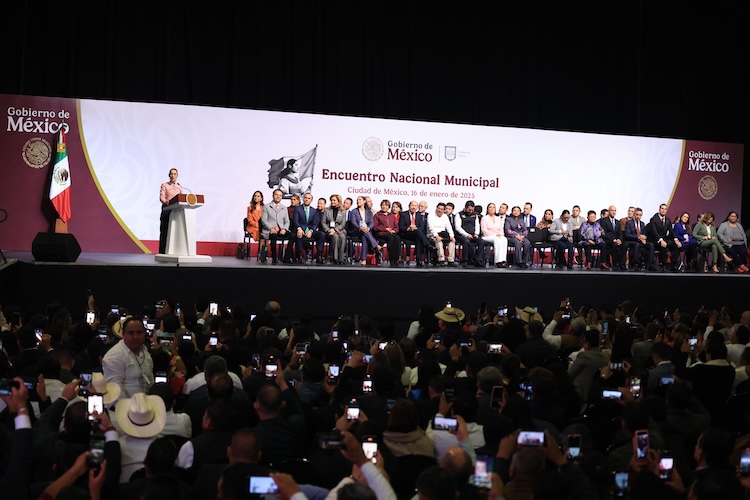 Acuden Gobernadora y Alcaldes de Tlaxcala a Encuentro con Presidenta Sheinbaum