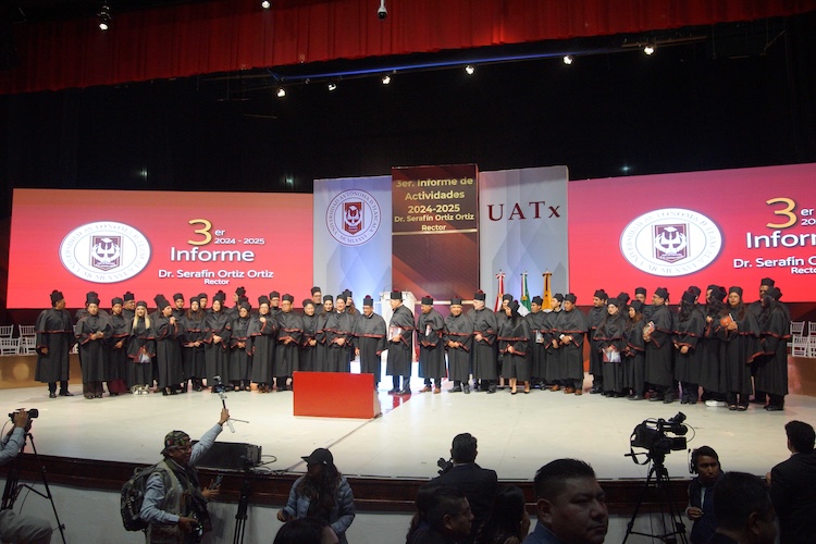 28 Rinde Rector de la UATx su tercer informe de actividades (3)