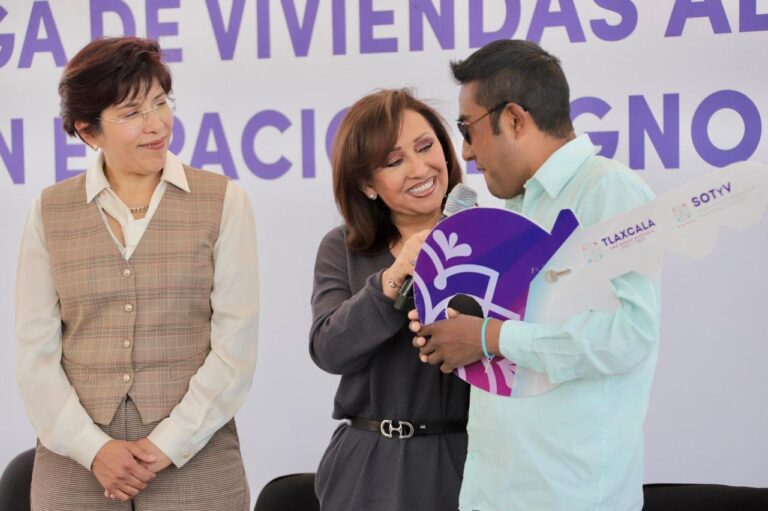 Entrega la Gobernadora Cuartos-Dormitorio en Tequexquitla y Cuapiaxtla