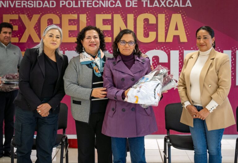 Entrega UPTx uniformes deportivos a personal; fortalece identidad institucional