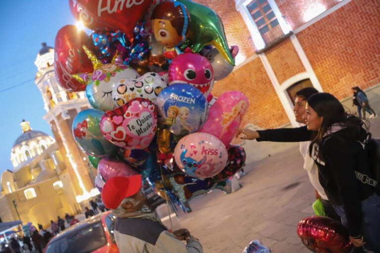 Tlaxcaltecas Celebran con Mucho Entusiasmo el Día del Amor y la Amistad