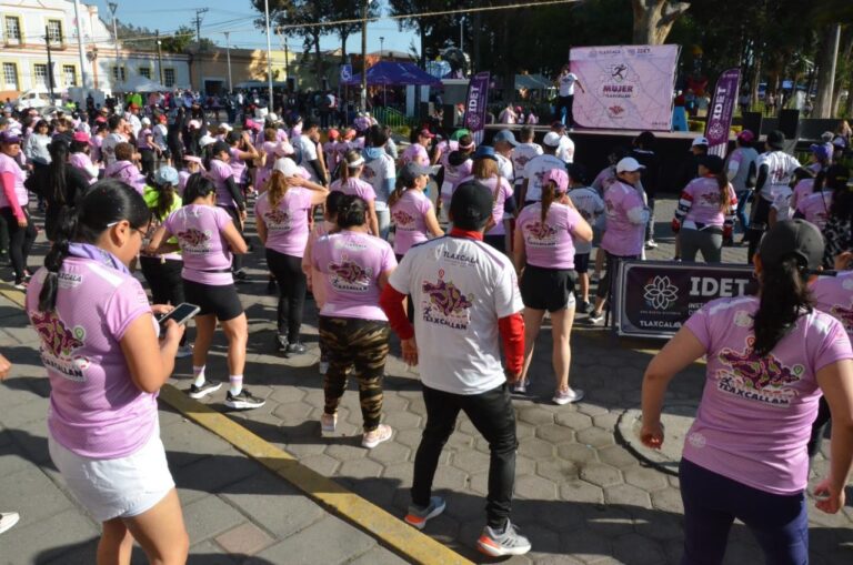 Participan más de 500 personas en la carrera estatal de la mujer 2025 y reto serial tlaxcallan