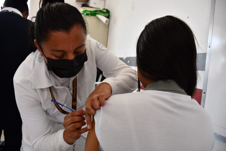 Vacunan en Tlaxcala a 12 mil 883 niñas contra virus de papiloma humano