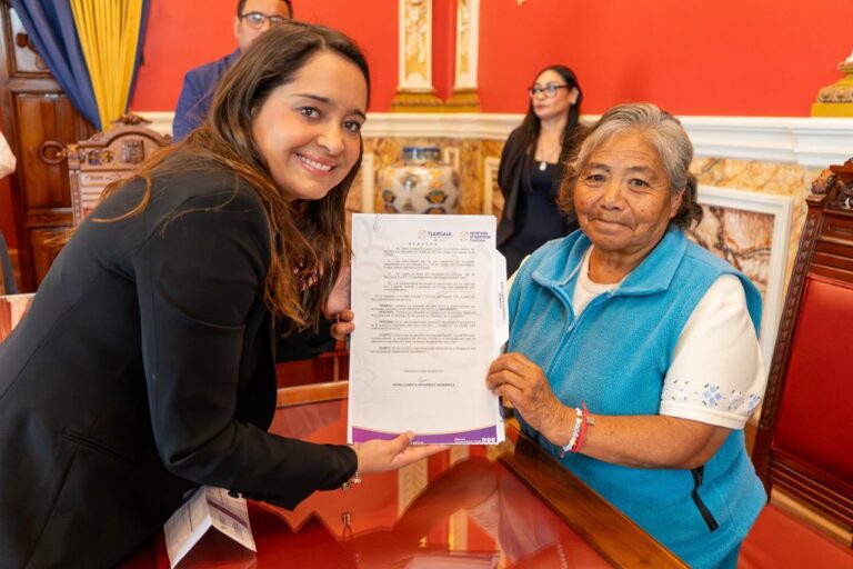 Encabeza comité consultivo de bienestar entrega gratuita de resoluciones de actas de nacimientos
