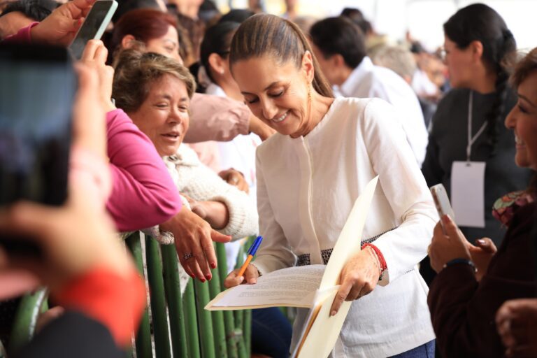 Reciben Tlaxcaltecas con Entusiamo a la Presidenta de México, Claudia Sheinbaum