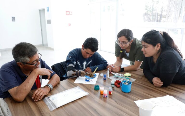 En Coordinación Sedif Tlaxcala, Club Rotario y LN4 Entregan Prótesis de Mano en Tlaxcala