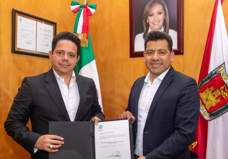 Secretario de Gobierno Toma Protesta a Carlos Augusto Pérez Hernández Como Director del Fomtlax