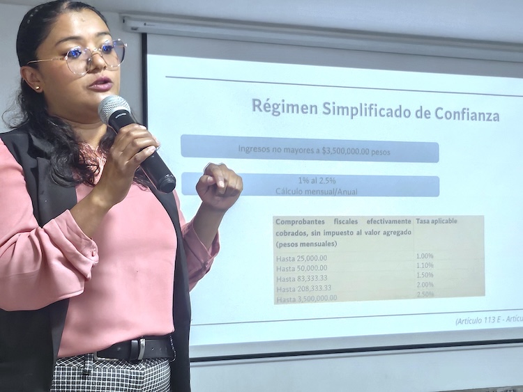 Ofrece Autorrealización UATx capacitación sobre obligaciones fiscales de personas físicas