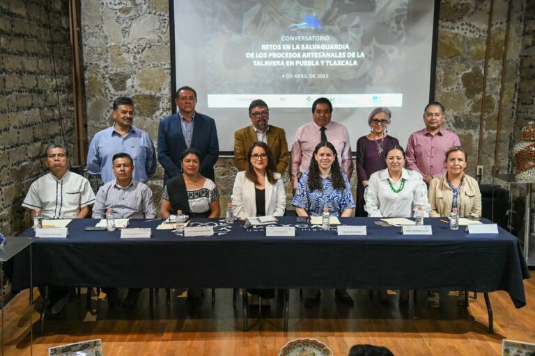 Presenta SC conversatorio sobre los retos en la salvaguardia de los procesos artesanales de la talavera