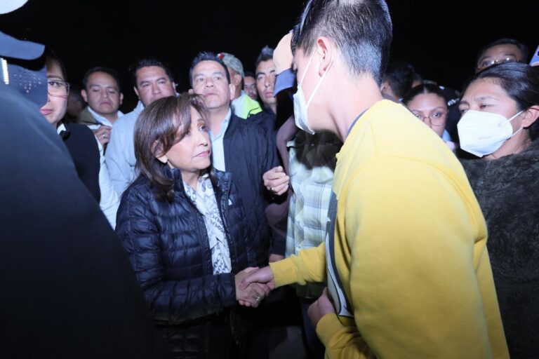 Asiste Gobernadora a Atltzayanca; Continuarán Esfuerzos Contra Incendio