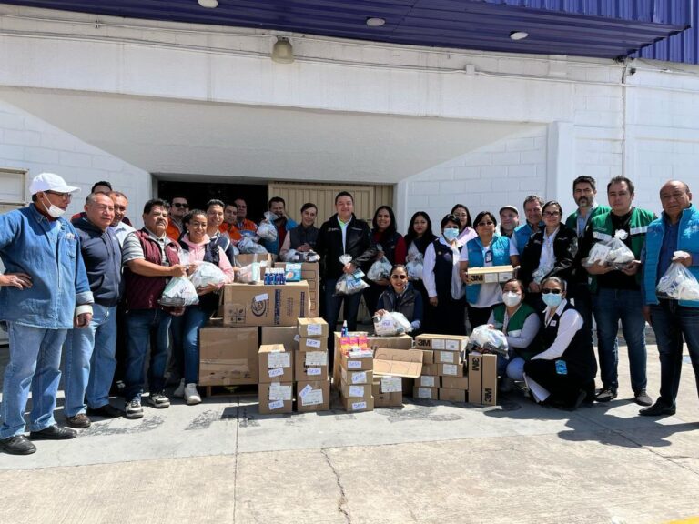 Entrega SESA medicamentos y material de curación a puesto de comando que combate incendio en Atltzayanca