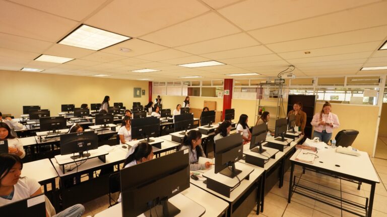 Suman 597 alumnas tlaxcaltecas beneficiadas con el programa Tecnolochicas