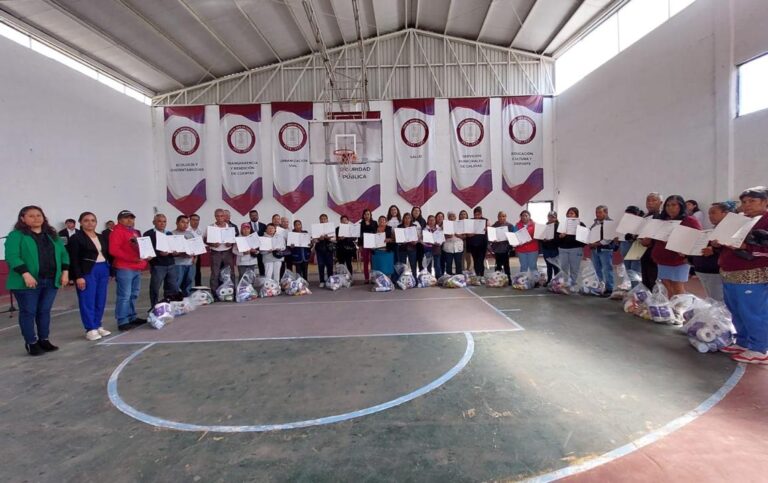 Entrega ITEA Certificados de Educación Básica en Chiautempan y Panotla