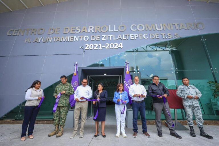 Entrega Gobernadora C2, Centro Comunitario, Obras Viales y Vivienda en el Municipio de Zitlaltepec