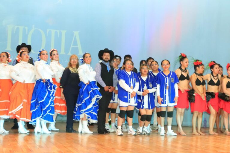 Grupos artísticos UATx celebran Día internacional de la danza