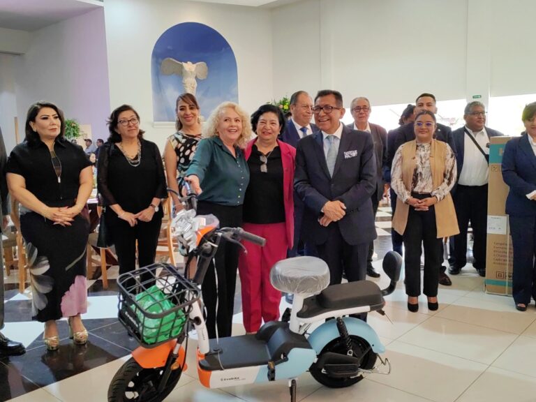 Festejan UATx y STUAT a madres universitarias