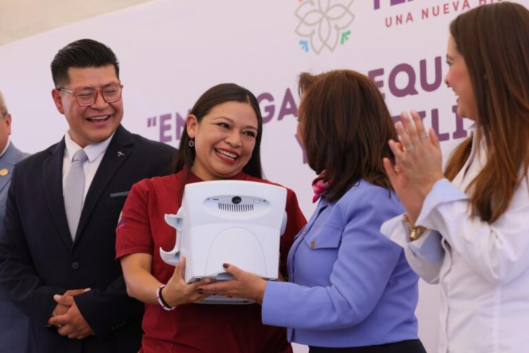 Entrega Gobernadora Equipamiento De Electroterapia y Mobiliario al Cri-Escuela