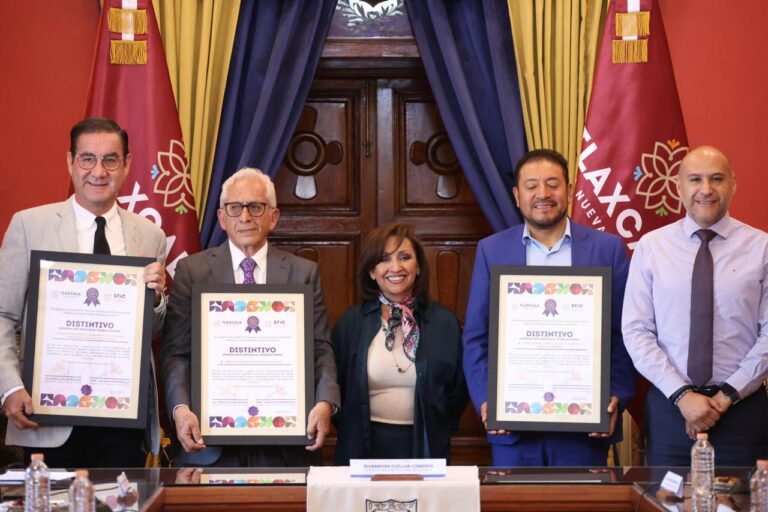 Entrega Gobernadora Distintivo de Trabajo Digno a Empresas