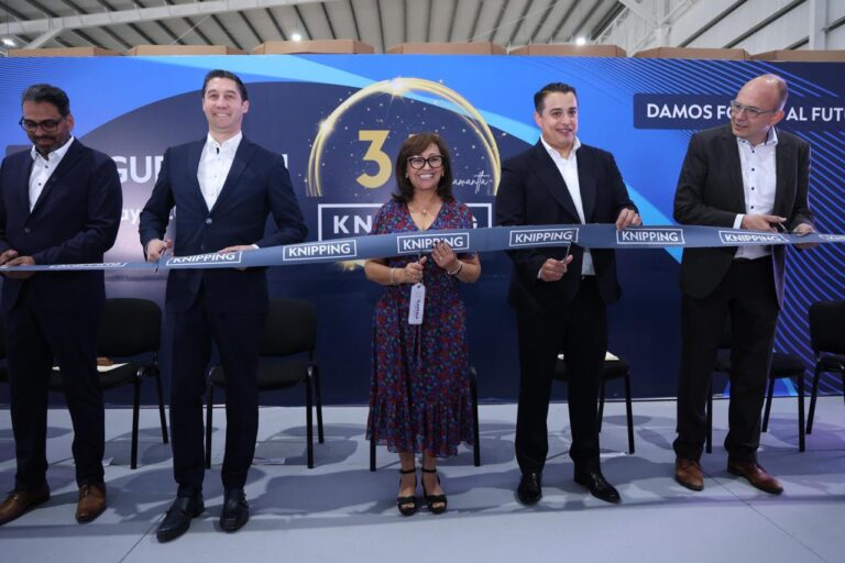 Inaugura Gobernadora Expansión de Empresa Alemana Knipping Automotive en Huamantla