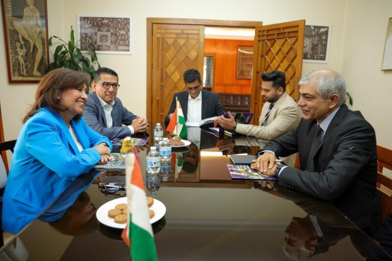 Gobernadora Visita Embajada de la India; Concreta Acercamiento con ese País