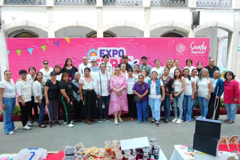 Impulsa Sandra Aguilar talento artesanal en el Congreso del Estado