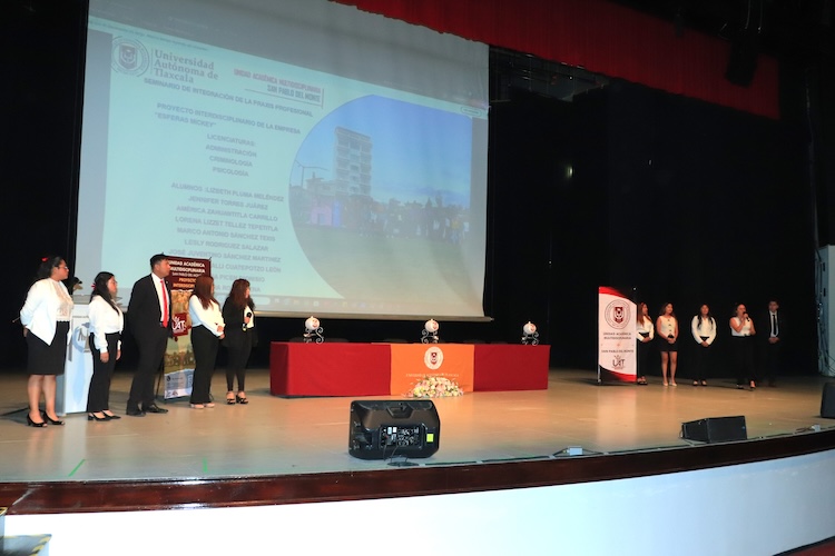 Exponen estudiantes de la UATx proyectos vinculados a la resolución de problemáticas sociales