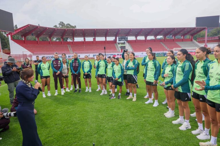 Convive Gobernadora con Selección Nacional Femenil que Jugará este Martes Contra su Similar de Uruguay