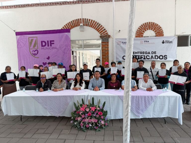 ITEA Entrega Certificados de Educación Básica en Zacatelco