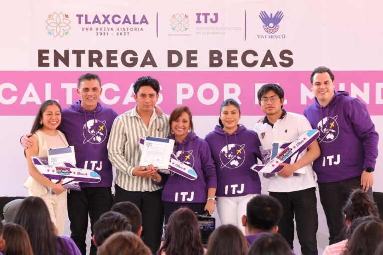 Encabeza Gobernadora Entrega de 200 Becas del Programa “Tlaxcaltecas por el Mundo”