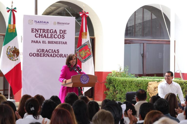 Entrega Gobernadora Chalecos a Servidores de la Nación de la Secretaría de Bienestar Federal
