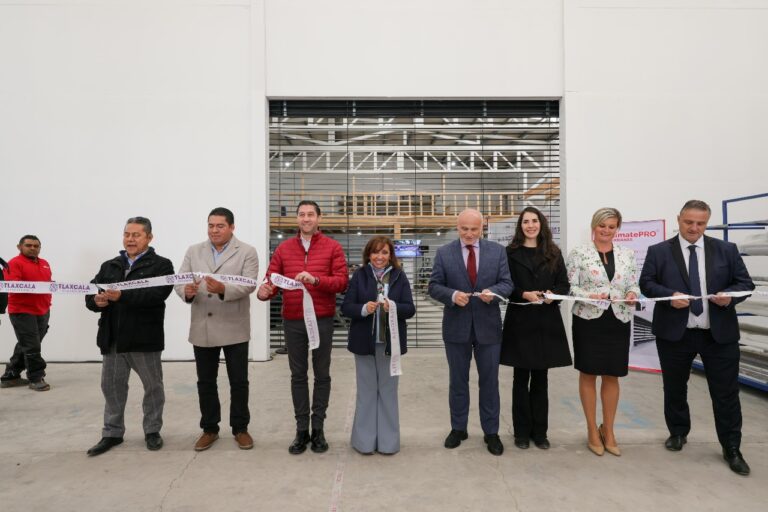 Inaugura Gobernadora Planta Checa en Atltzayanca