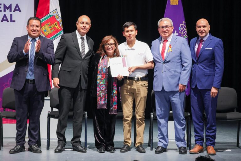 Celebran a Egresados del CECyTE y Amplían Oferta Educativa