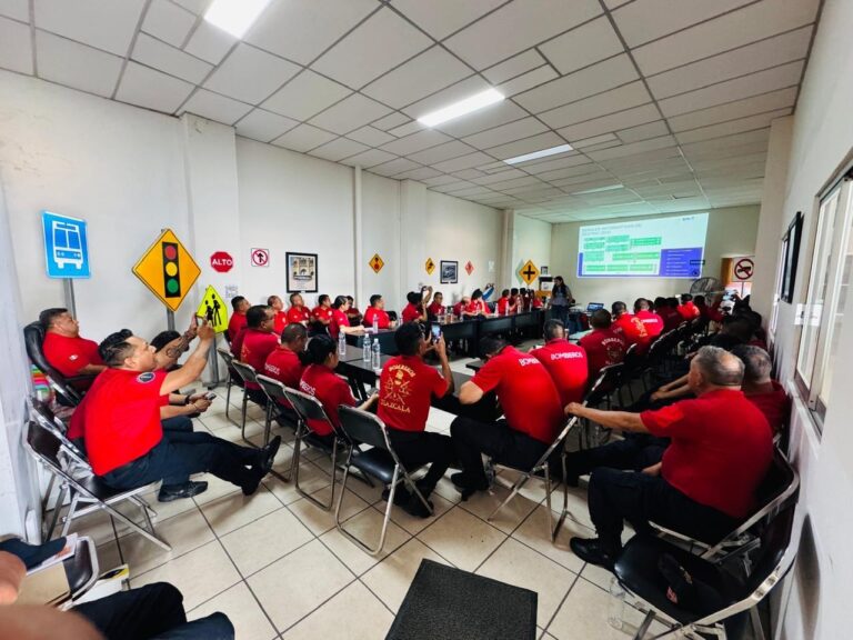SMyT refuerza competencias operativas de bomberos a través de formación en movilidad