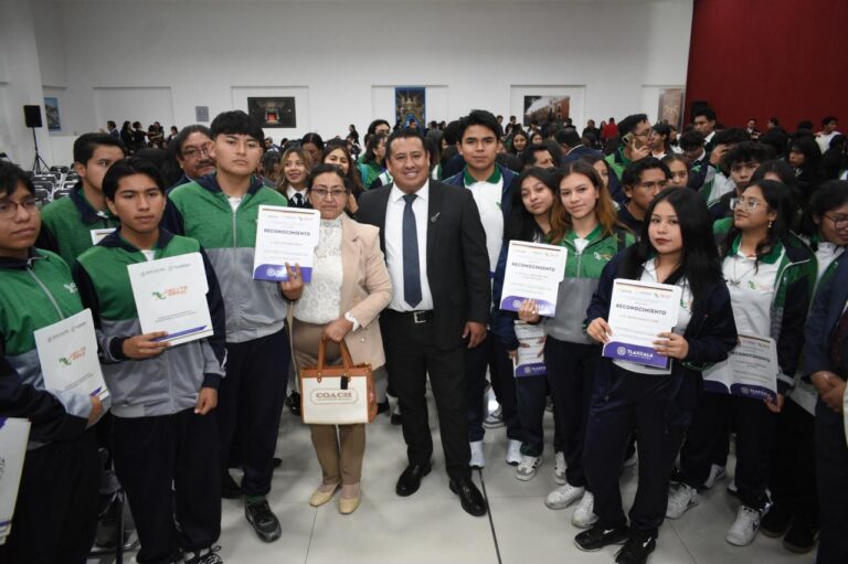 Reconoce CECyTE-EMSaD a estudiantes de excelencia