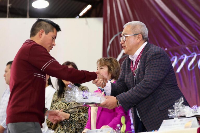 Encabeza SEPE Graduación del Cbtis 61 de Huamantla