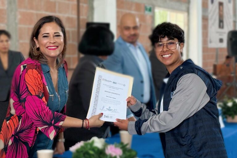 Estudiantes del CEBEs de Xaltocan contribuyen en combate al rezago educativo